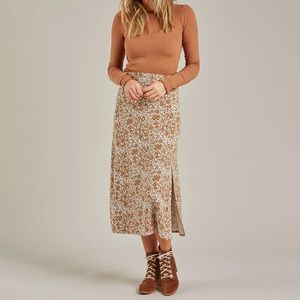 Rylee + Cru Ladies MIDI front-slit skirt bloom
